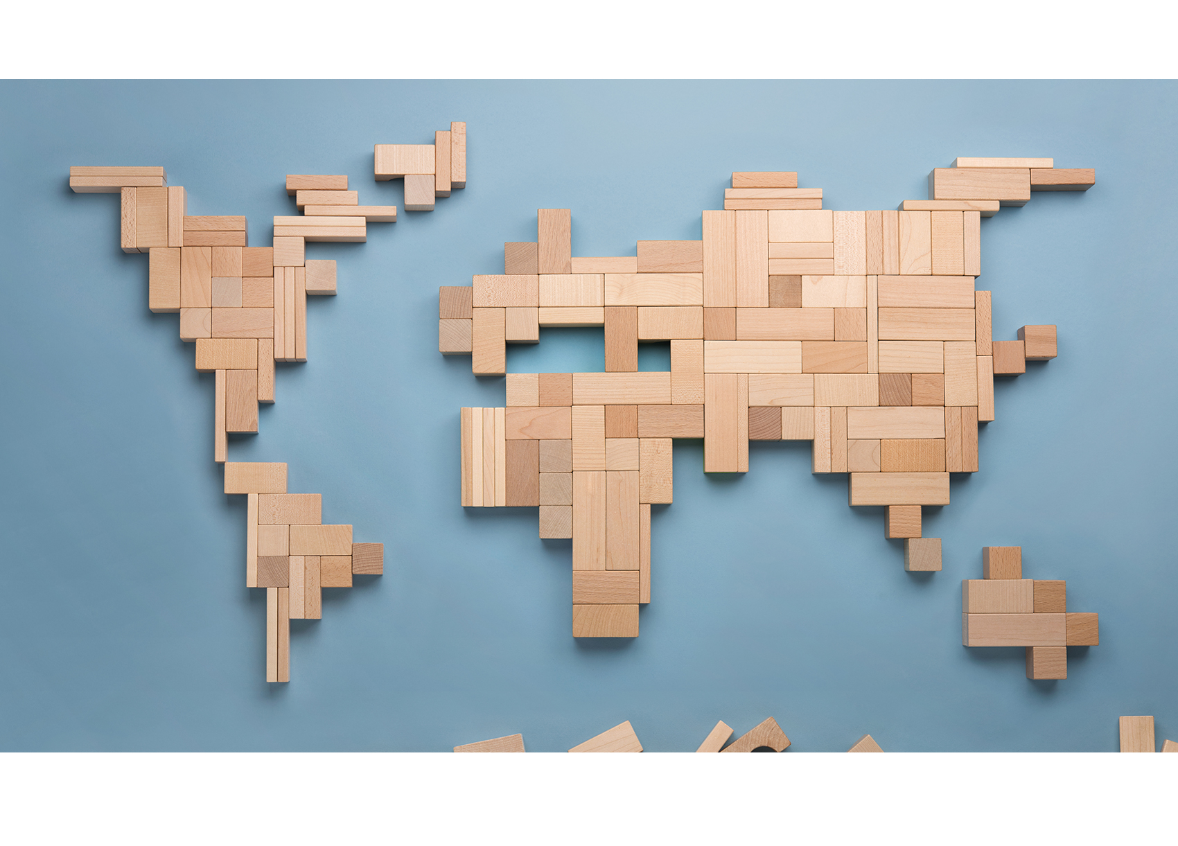 Weltkarte aus Holzbaukltzchen